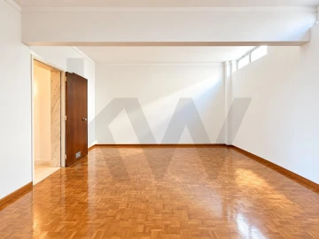 Apartamento T2 para Venda em Oeiras e São Julião da Barra, Paço de Arcos e Caxias