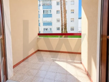 Apartamento T2 para Venda em Oeiras e São Julião da Barra, Paço de Arcos e Caxias
