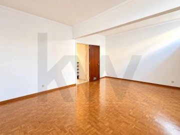 Apartamento T2 para Venda em Oeiras e São Julião da Barra, Paço de Arcos e Caxias