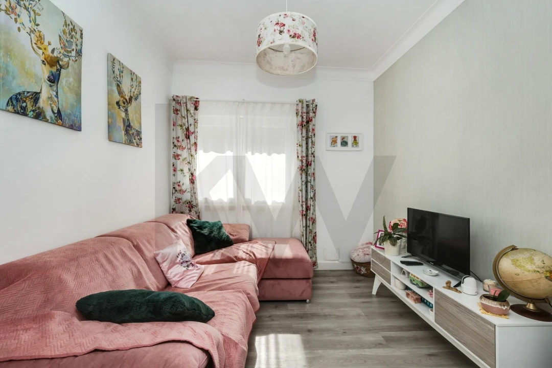 Apartamento T2 para Venda em Queluz e Belas Foto 1