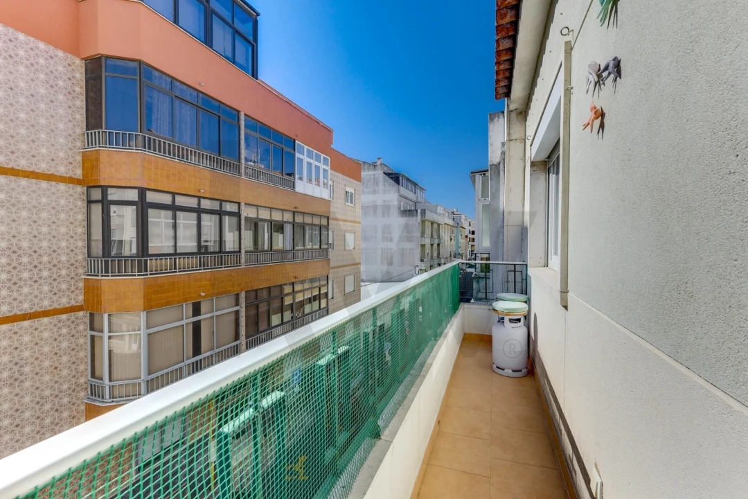Apartamento T2 para Venda em Queluz e Belas Foto 14