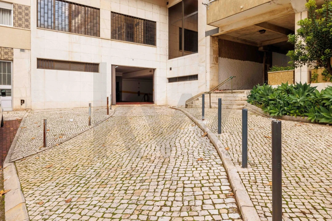 Apartamento T2 para Arrendamento em Ajuda Foto 23