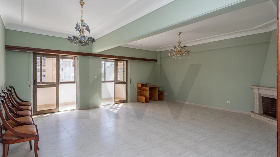 Apartamento T2 para Arrendamento em Ajuda