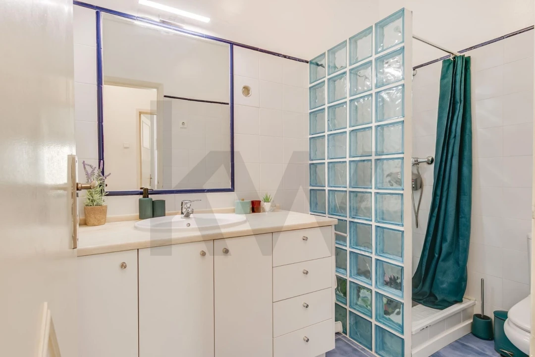 Apartamento T2 para Venda em Campolide Foto 17