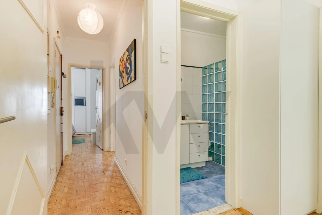 Apartamento T2 para Venda em Campolide Foto 16