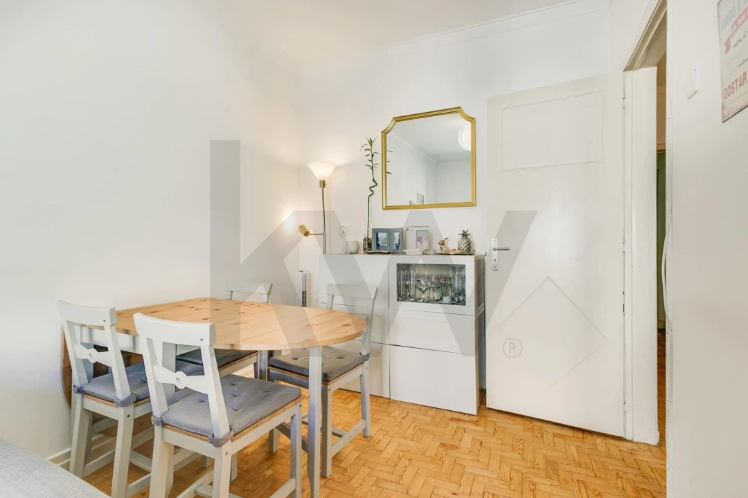 Apartamento T2 para Venda em Campolide Foto 3