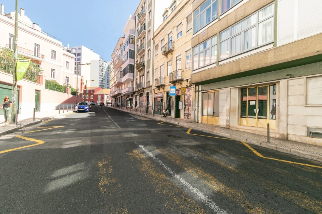 Apartamento T2 para Venda em Campolide Foto 29