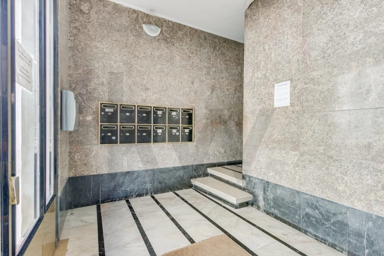 Apartamento T2 para Venda em Campolide Foto 26