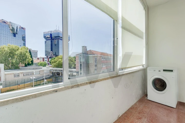 Apartamento T2 para Venda em Campolide Foto 25