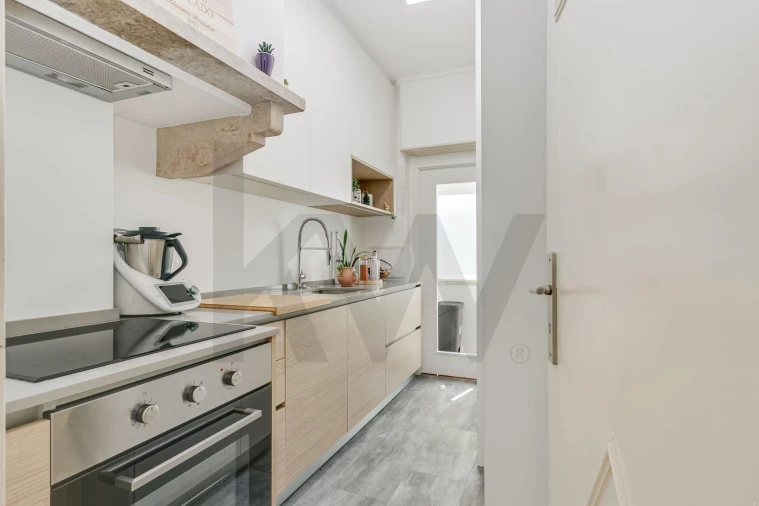 Apartamento T2 para Venda em Campolide Foto 18