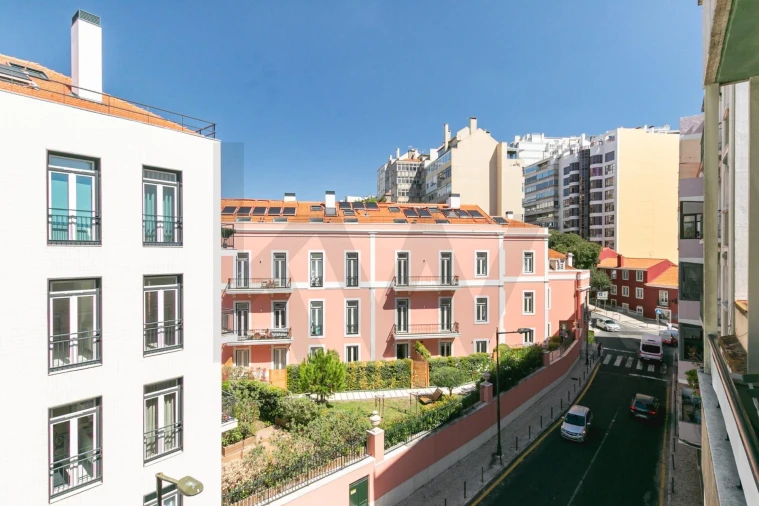 Apartamento T2 para Venda em Campolide Foto 11