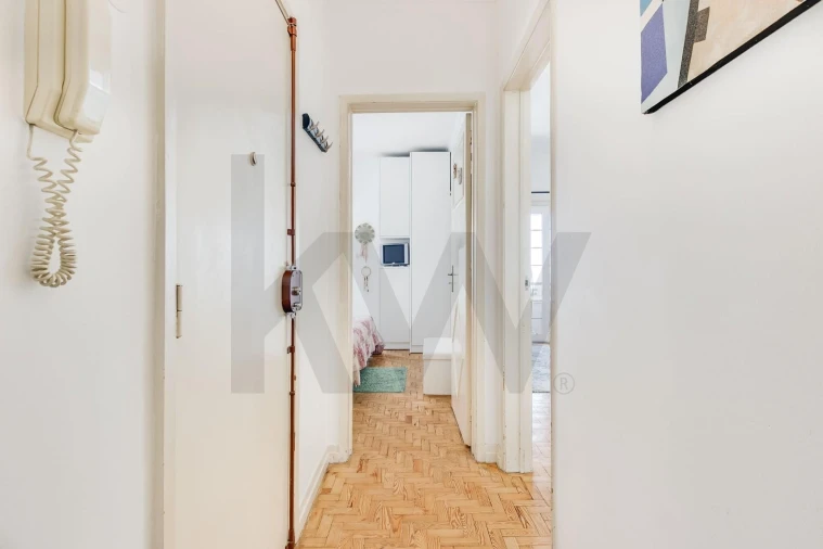 Apartamento T2 para Venda em Campolide Foto 7
