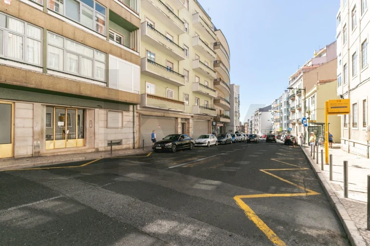 Apartamento T2 para Venda em Campolide Foto 28