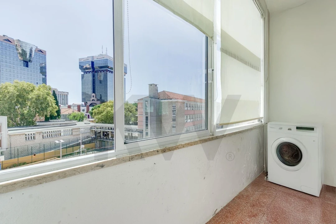 Apartamento T2 para Venda em Campolide Foto 25