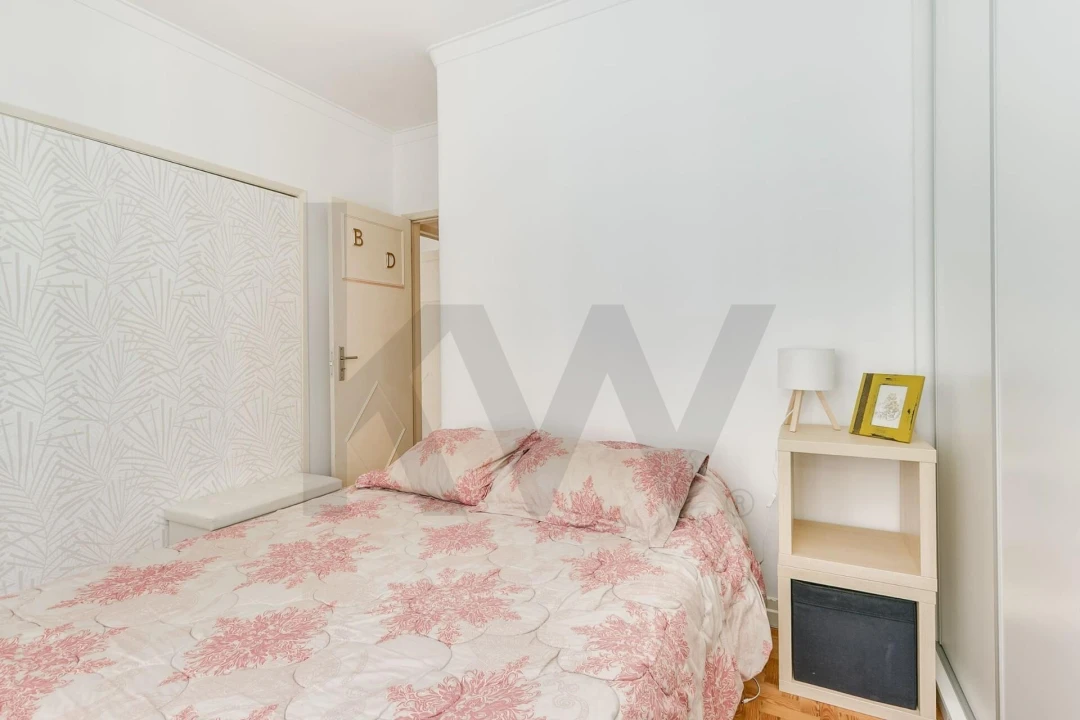 Apartamento T2 para Venda em Campolide Foto 10