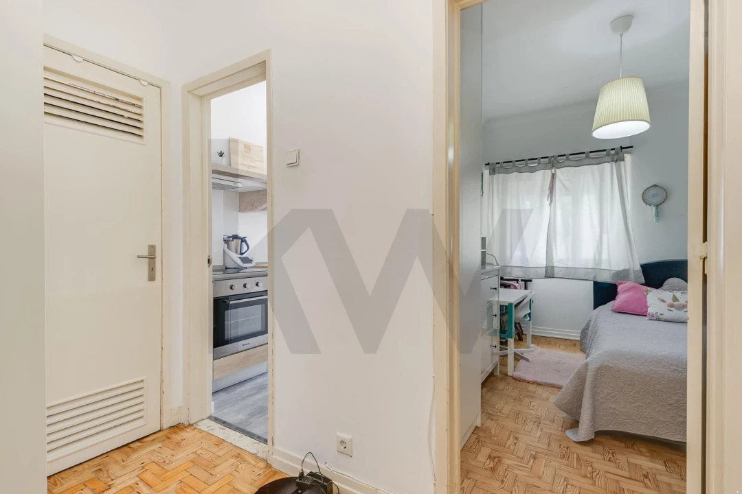 Apartamento T2 para Venda em Campolide Foto 23