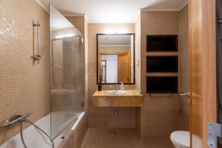 Apartamento T2 para Venda em Quarteira Foto 13