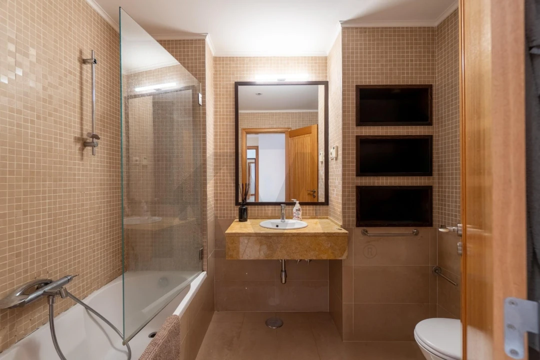 Apartamento T2 para Venda em Quarteira Foto 13