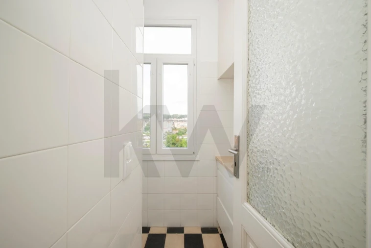 Apartamento T2 para Venda em Campolide Foto 18