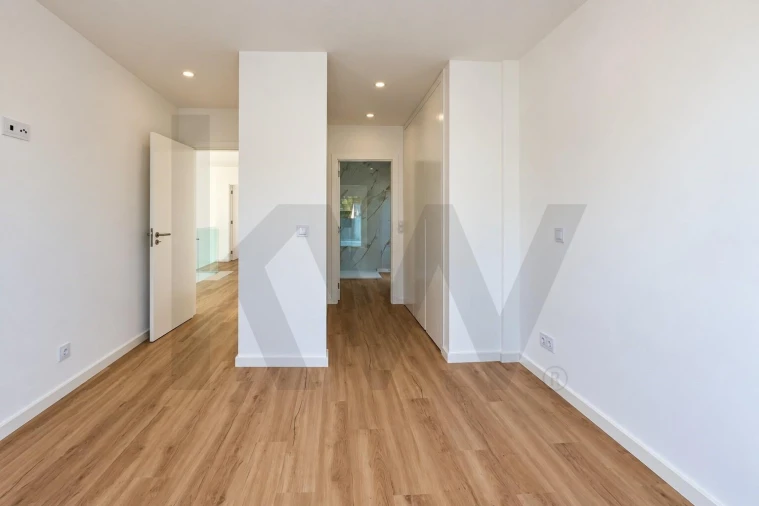 Moradia T4 para Venda em Amora Foto 19