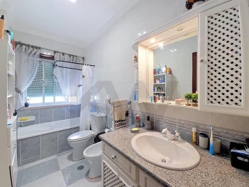 Moradia T5 para Venda em Marvila, Ribeira Santarém, São Salvador, São Nicolau