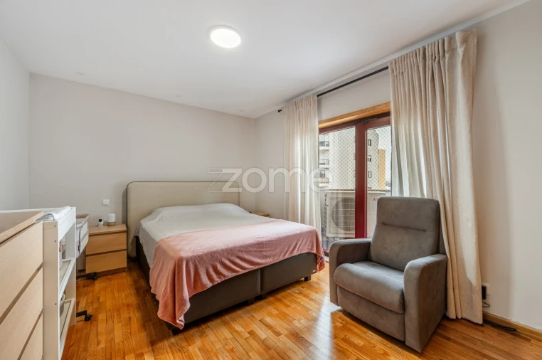 Apartamento T3 para Venda em Mafamude e Vilar do Paraíso Foto 10