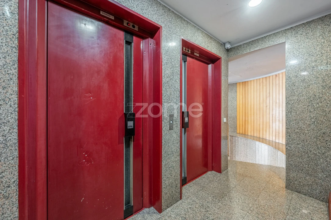 Apartamento T3 para Venda em Mafamude e Vilar do Paraíso Foto 23