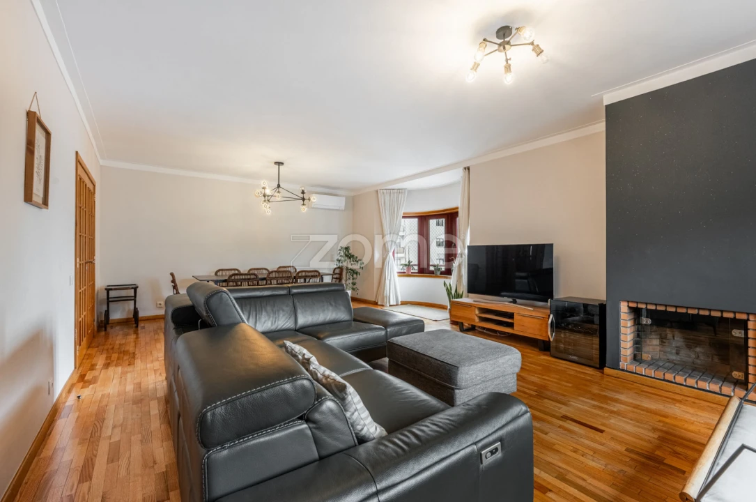 Apartamento T3 para Venda em Mafamude e Vilar do Paraíso Foto 1