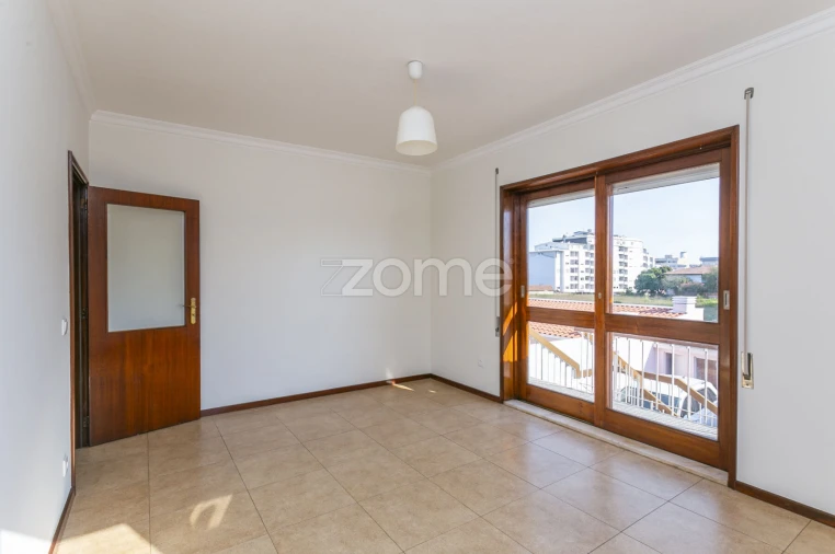 Apartamento T3 para Arrendamento em Cidade da Maia Foto 8