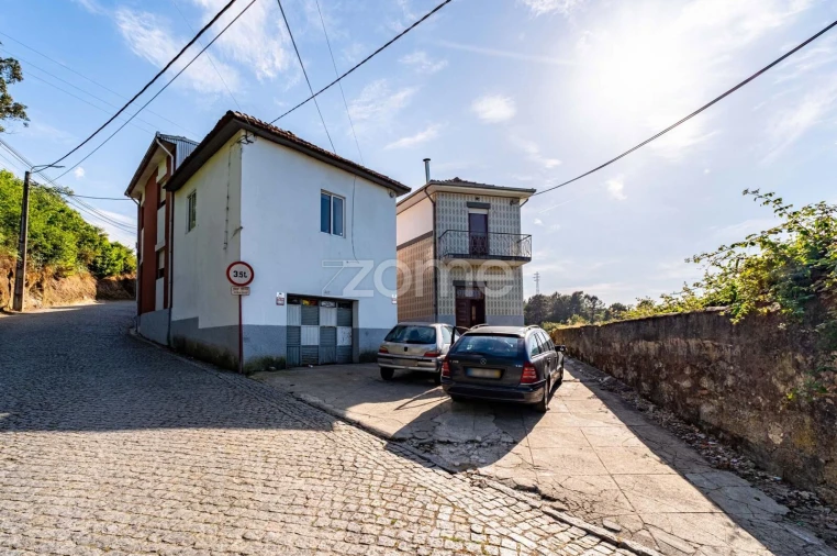 Moradia T4 para Venda em Oliveira do Douro Foto 3