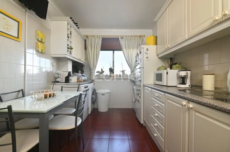 Apartamento T3 para Venda em São Domingos de Rana Foto 8