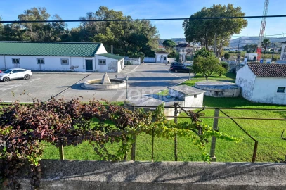 Moradia T8 para Venda em Dois Portos e Runa