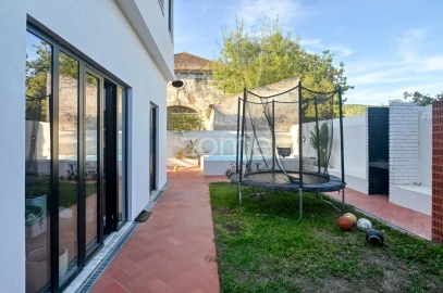 Moradia T8 para Venda em Dois Portos e Runa