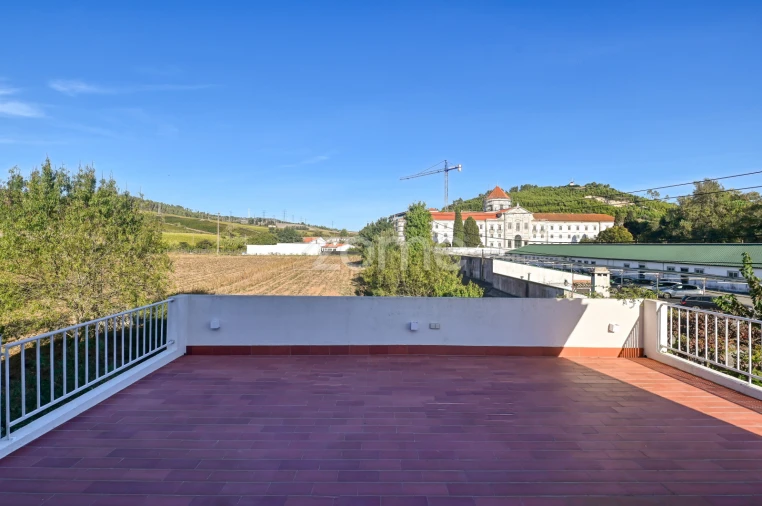 Moradia T8 para Venda em Dois Portos e Runa Foto 41