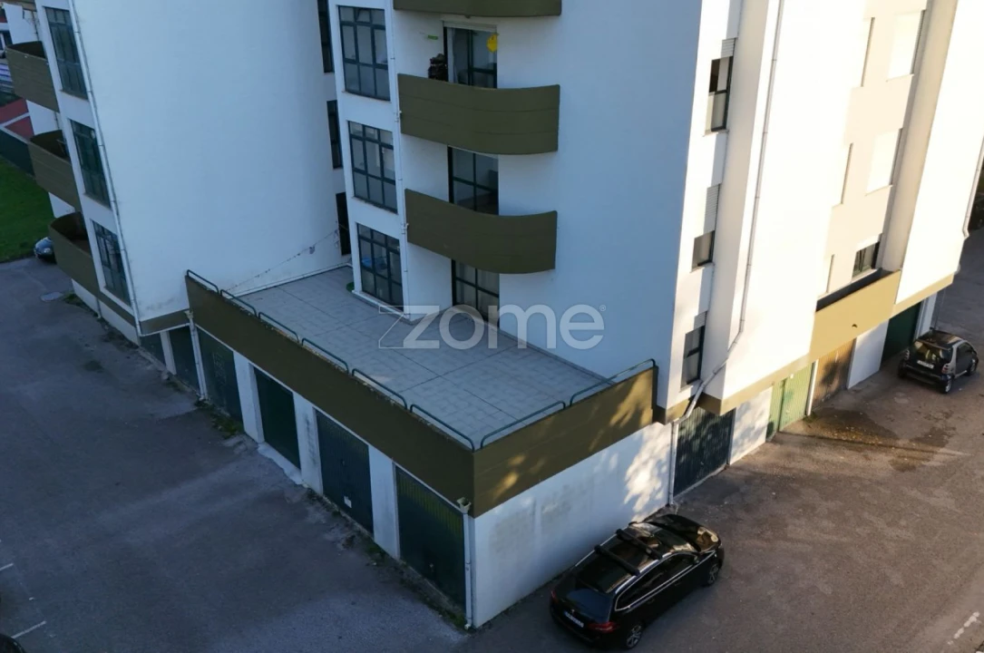 Apartamento T1 para Arrendamento em Santo Antonio dos Olivais Foto 20