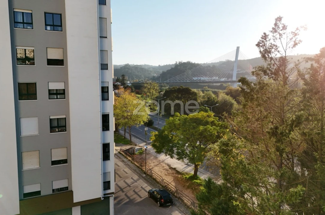 Apartamento T1 para Arrendamento em Santo Antonio dos Olivais Foto 25