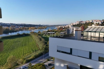 Apartamento T1 para Arrendamento em Santo Antonio dos Olivais