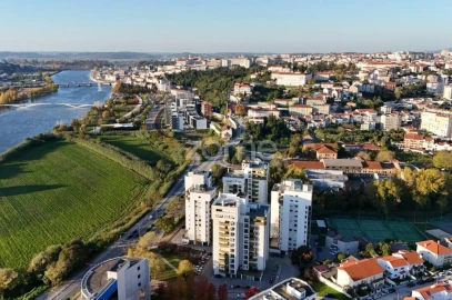 Apartamento T1 para Arrendamento em Santo Antonio dos Olivais