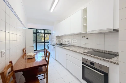 Apartamento T1 para Arrendamento em Santo Antonio dos Olivais