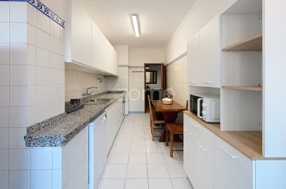 Apartamento T1 para Arrendamento em Santo Antonio dos Olivais