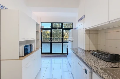 Apartamento T1 para Arrendamento em Santo Antonio dos Olivais