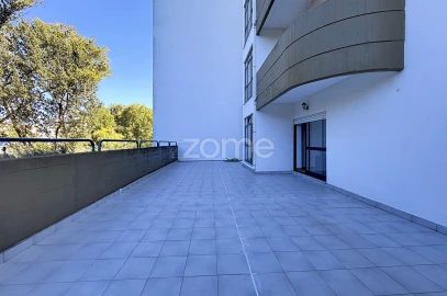 Apartamento T1 para Arrendamento em Santo Antonio dos Olivais