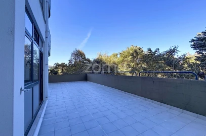 Apartamento T1 para Arrendamento em Santo Antonio dos Olivais