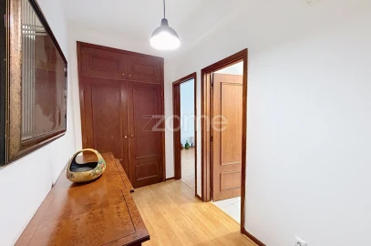 Apartamento T1 para Arrendamento em Santo Antonio dos Olivais