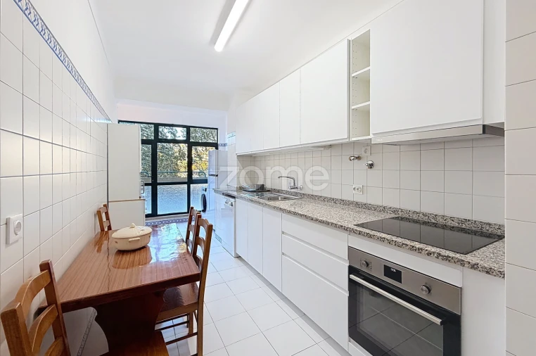 Apartamento T1 para Arrendamento em Santo Antonio dos Olivais Foto 3