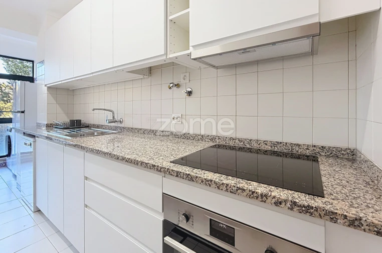 Apartamento T1 para Arrendamento em Santo Antonio dos Olivais Foto 4