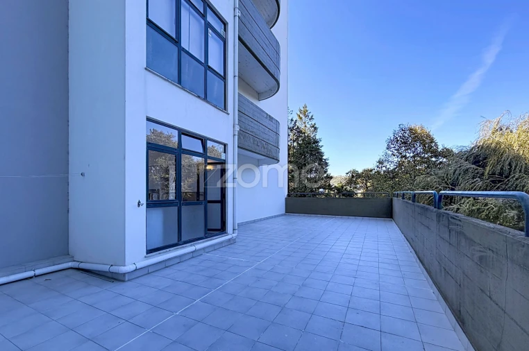 Apartamento T1 para Arrendamento em Santo Antonio dos Olivais Foto 8