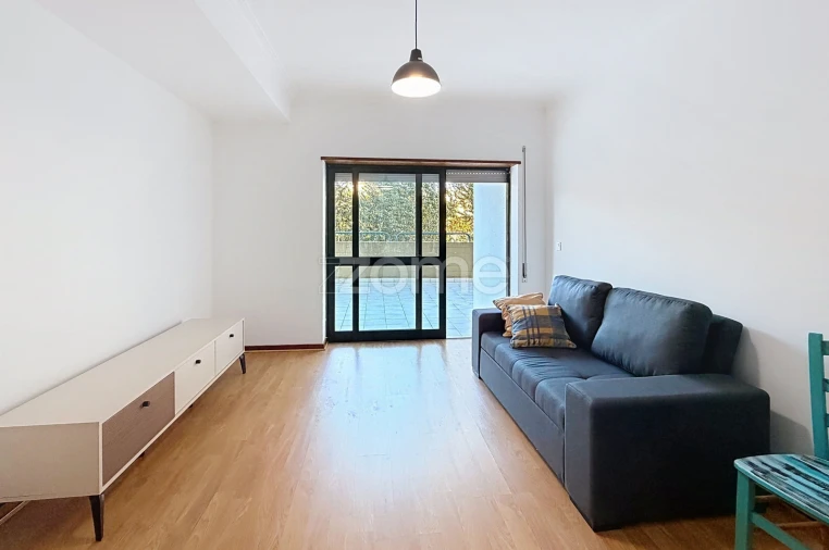 Apartamento T1 para Arrendamento em Santo Antonio dos Olivais Foto 13