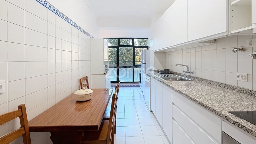 Apartamento T1 para Arrendamento em Santo Antonio dos Olivais