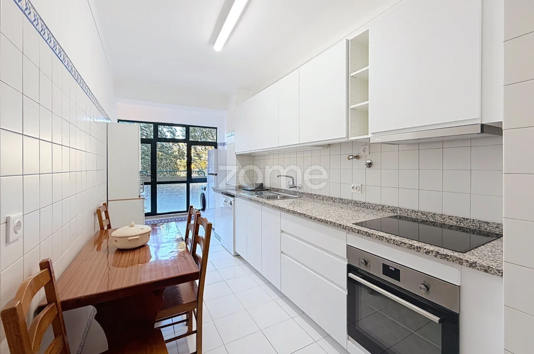 Apartamento T1 para Arrendamento em Santo Antonio dos Olivais Foto 3